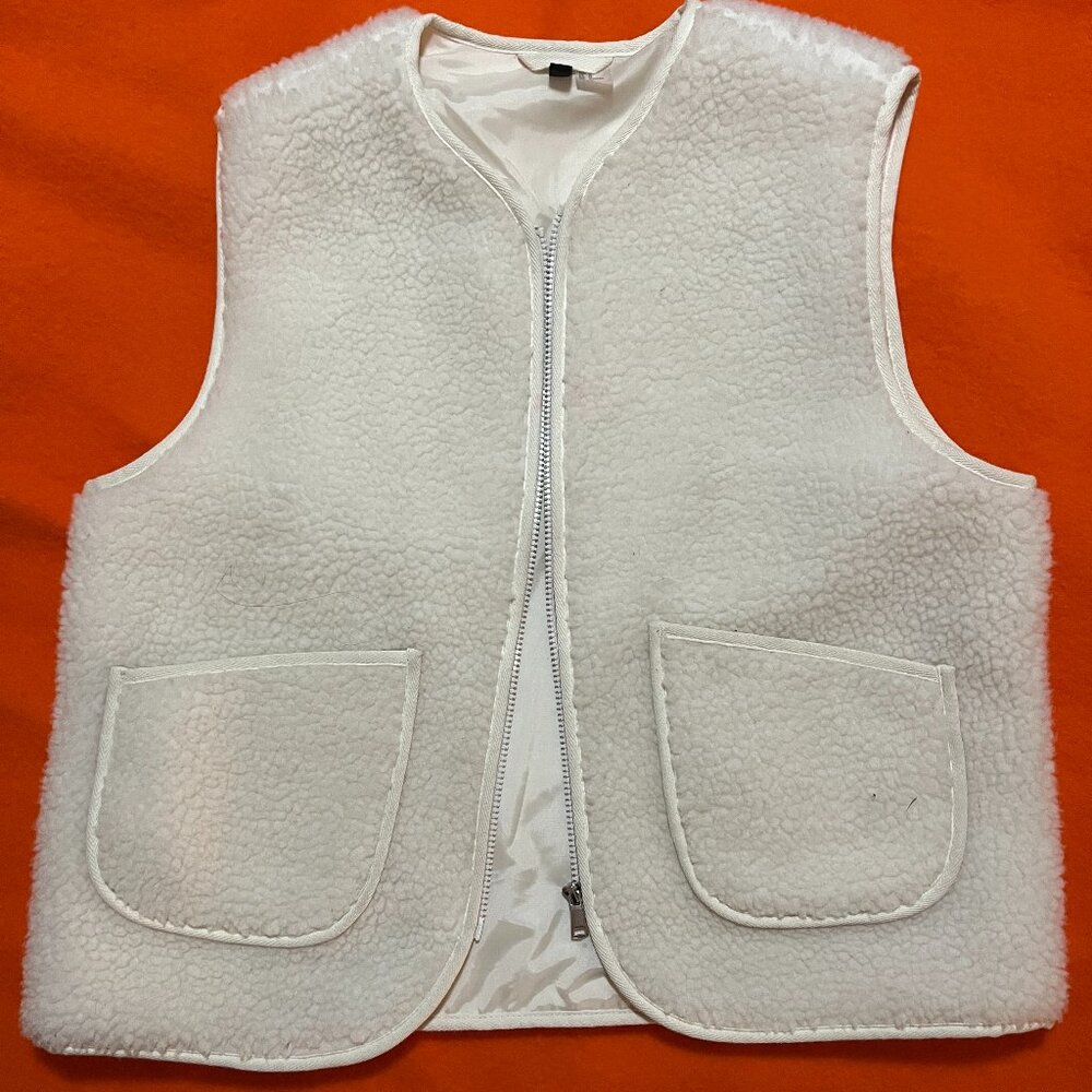 Wooly zipper-up vest